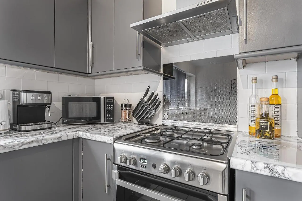 Stylish Pad Near Heathrow Airport Villa West Drayton  Holiday home West Drayton (Middlesex)